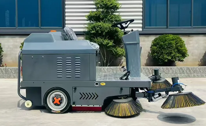 扫吸洒同步进行